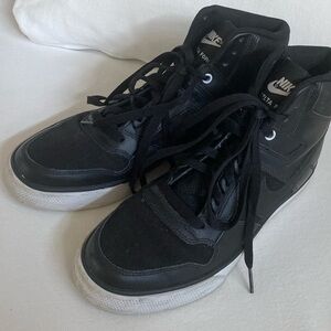 Nike Mens Delta Force high tops sz8